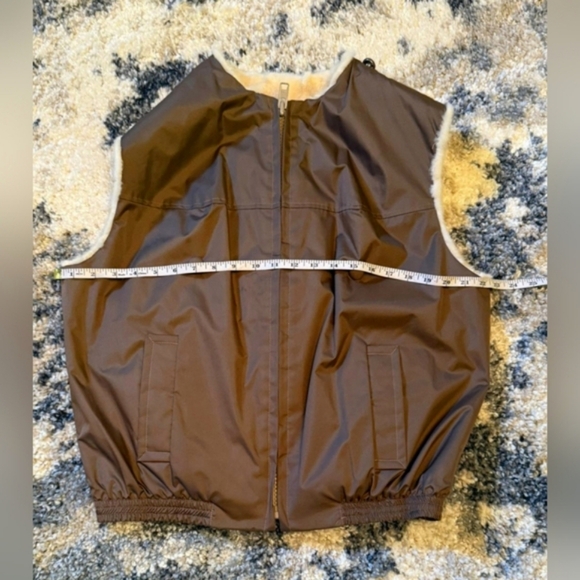 Chic Faux Fur Vest in Cream - Picture 11 of 14